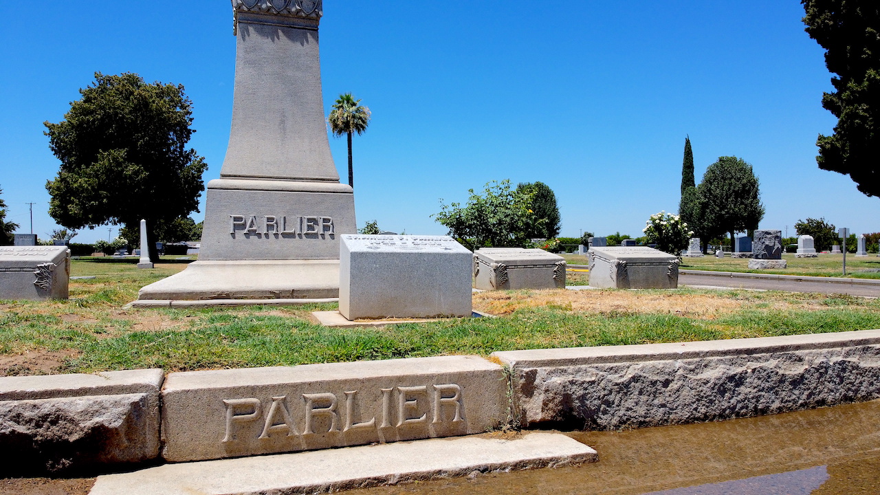 Parlier Cemetery